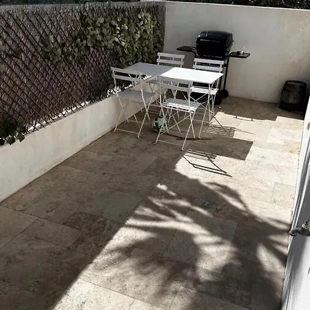 דירה Les *